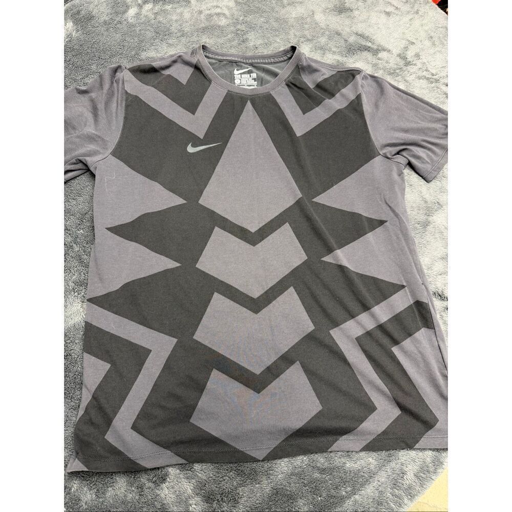 Grey and Black Nike Men’s Large Dri-Fit T-Shirt!